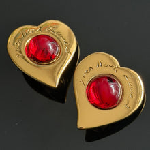 Charger l'image dans la galerie, Sublimes boucles clips coeurs YSL par Goossens avec cabochons de verre rouges
