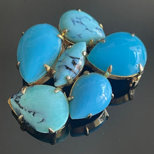 Charger l&#39;image dans la galerie, Christian Dior Germany, belle broche métal doré et cabochons de verre bleus, circa 1965
