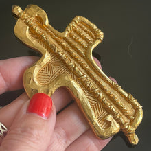 Charger l'image dans la galerie, Christian Lacroix, sublime et grande croix broche / pendentif vintage
