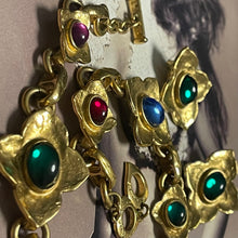 Charger l&#39;image dans la galerie, YSL par Goossens, sublime parure vintage en métal doré et cabochons de verre de couleur
