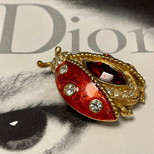 Charger l&#39;image dans la galerie, Christian Dior Boutique, très jolie broche coccinelle rouge
