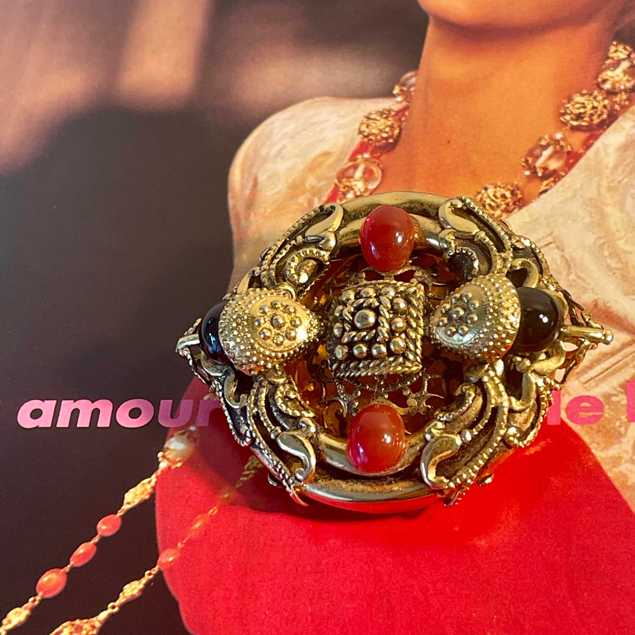 Grande Broche Vintage Dorée – Bijou Rétro PL