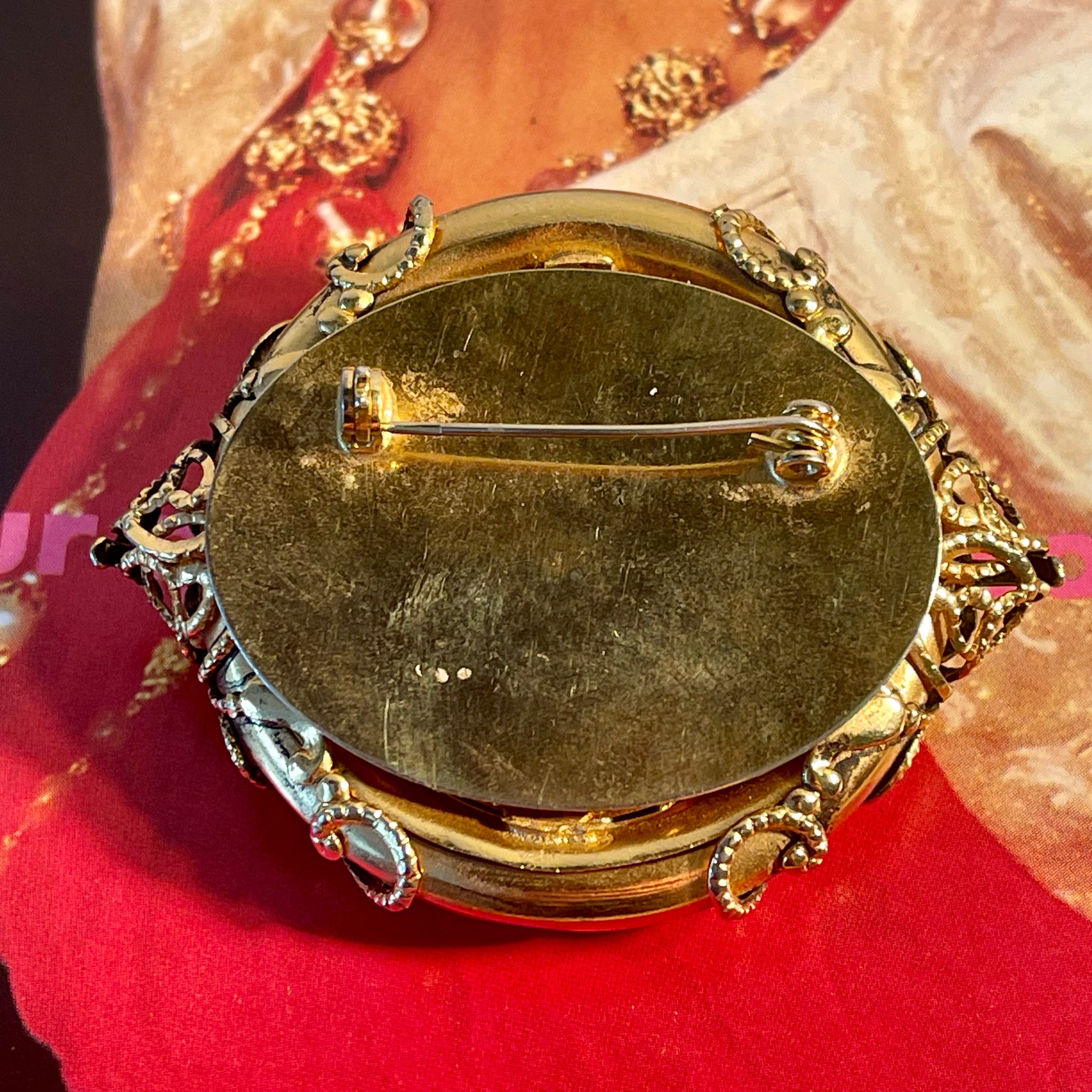 Grande Broche Vintage Dorée – Bijou Rétro PL