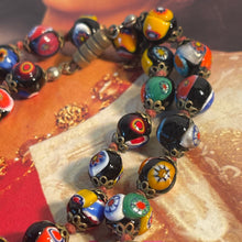 Charger l&#39;image dans la galerie, Joli collier ancien en perles de verre de Murano
