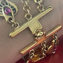 Charger l&#39;image dans la galerie, Très beau bracelet vintage en métal doré et cabochons de verre rose
