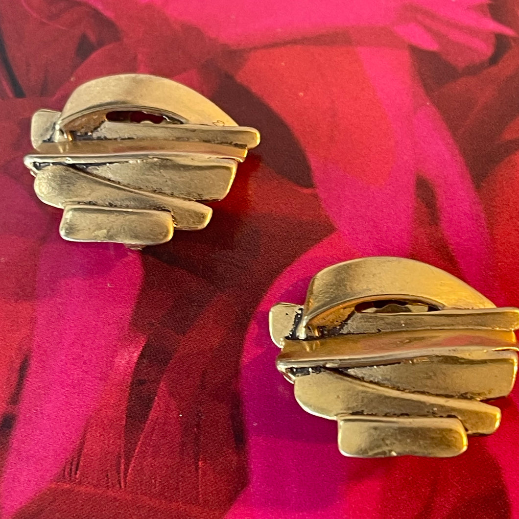 Jolies boucles clips vintage modernistes en métal doré