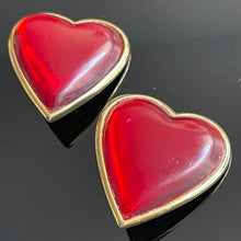 Charger l&#39;image dans la galerie, YSL, belles grosses boucles cœurs en résine rouge
