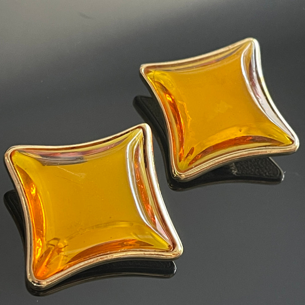 YSL, clips vintage motif carreaux en résine jaune