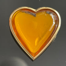 Charger l&#39;image dans la galerie, YSL, belle broche vintage cœur en résine jaune
