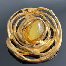 Charger l&#39;image dans la galerie, YSL, belle broche vintage tourbillon en métal doré et résine jaune
