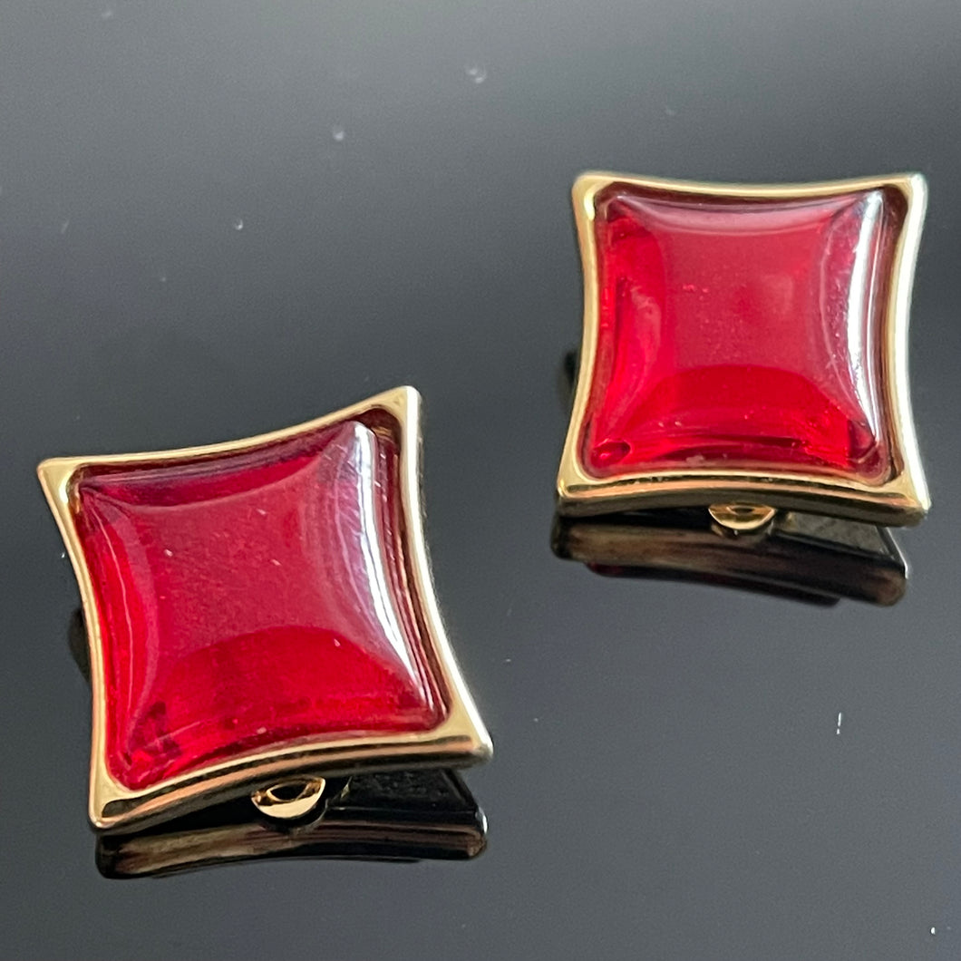YSL, jolies boucles clips vintage carreaux en résine rouge