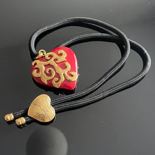Charger l&#39;image dans la galerie, YSL, collier vintage couture cœur résine rouge et métal doré
