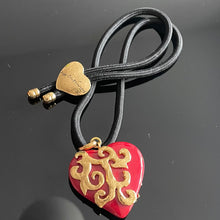 Charger l&#39;image dans la galerie, YSL, collier vintage couture cœur résine rouge et métal doré
