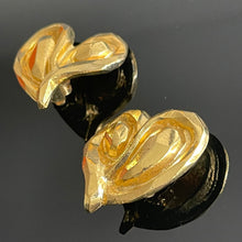 Charger l&#39;image dans la galerie, Ungaro, jolis clips vintage cœurs en métal doré
