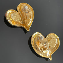 Charger l&#39;image dans la galerie, Ungaro, jolis clips vintage cœurs en métal doré
