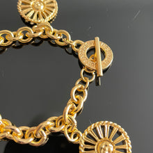 Charger l&#39;image dans la galerie, Guy Laroche, joli bracelet en métal doré à breloques

