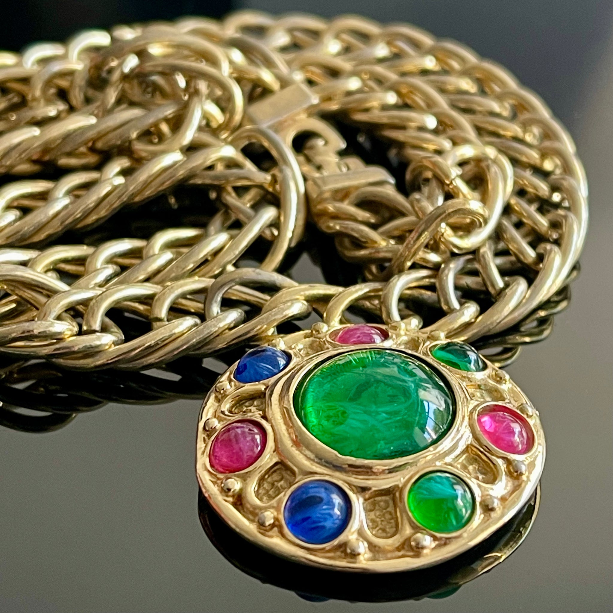 Chaîne En Métal Doré Vintage Avec Pendentif En Verre - Bijou Ancien Occasion - Jolie Pièce