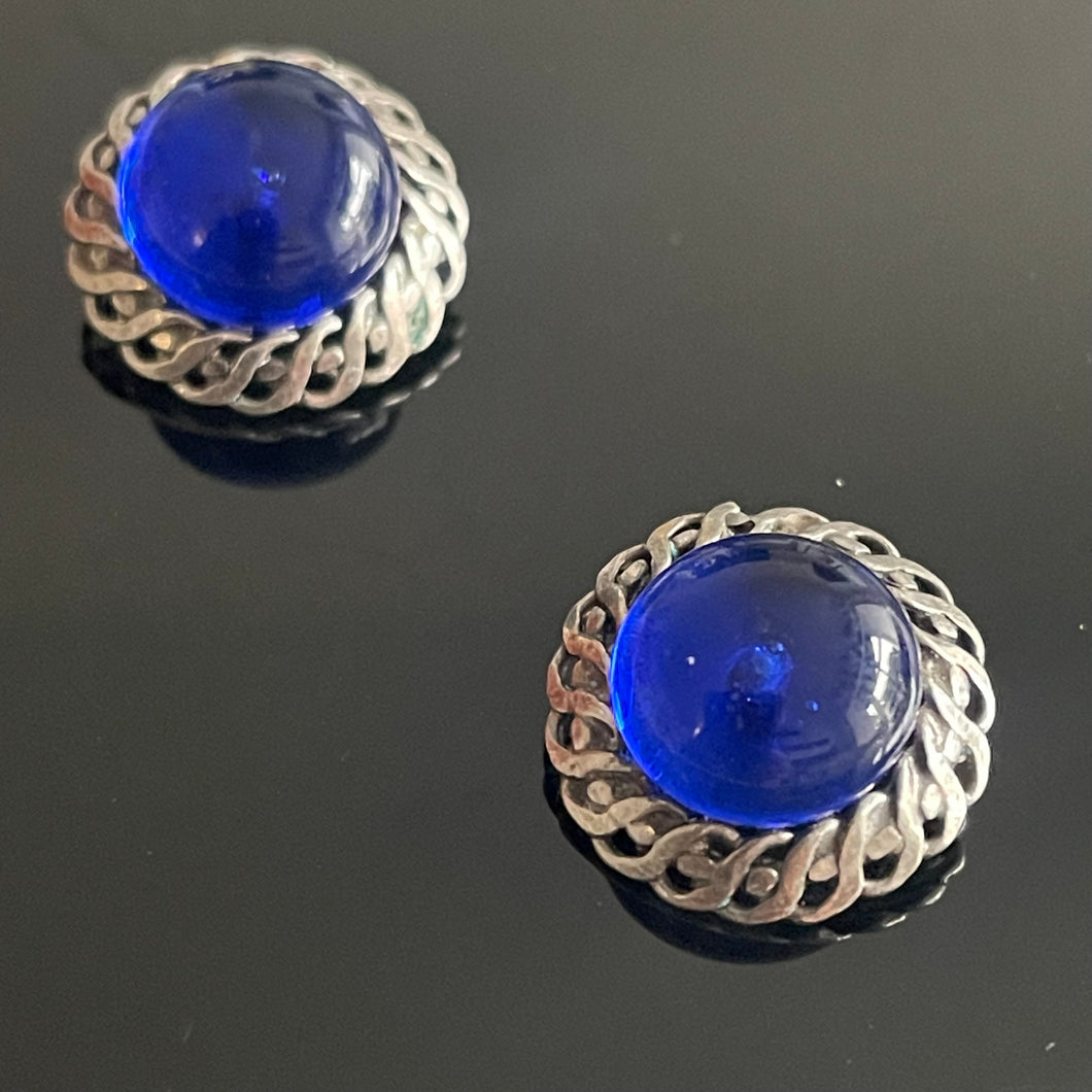 Jolies petites boucles clips vintage cabochons de verre bleu