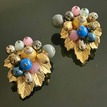 Charger l&#39;image dans la galerie, Belles boucles vintage avec perles de couleurs, années 60

