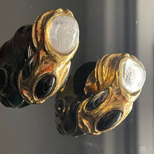 Charger l&#39;image dans la galerie, Kalinger, belles boucles clips créoles escargots en résine dorée avec cabochons de verre
