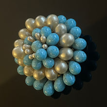 Charger l&#39;image dans la galerie, Louis Rousselet, grosse broche ancienne en perles de verre
