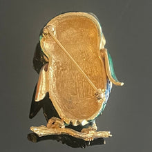 Charger l&#39;image dans la galerie, Carven, Jolie broche chouette en métal doré émaillé et cabochons de verre
