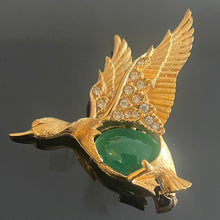 Charger l&#39;image dans la galerie, Carven, Jolie broche vintage en métal doré et cabochon de verre vert
