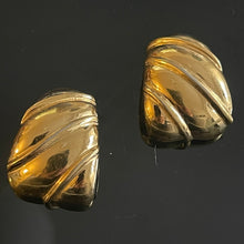 Charger l&#39;image dans la galerie, Carven, boucles d’oreilles clips vintage en métal doré
