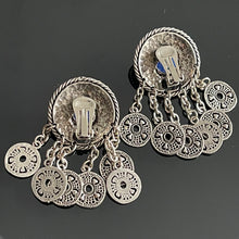 Charger l&#39;image dans la galerie, Boucles clips vintage pendantes en métal argenté
