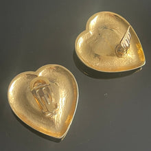 Charger l&#39;image dans la galerie, Belles grosses boucles vintage cœurs avec cabochons en verre
