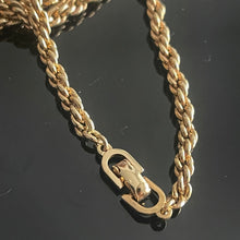 Charger l&#39;image dans la galerie, Christian Dior, très belle chaîne vintage en métal doré
