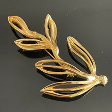Charger l&#39;image dans la galerie, Dior, grande broche feuille vintage en métal doré
