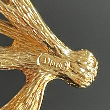 Charger l&#39;image dans la galerie, Dior, grande broche feuille vintage en métal doré
