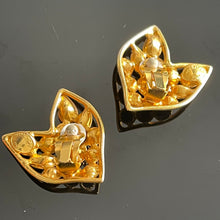 Charger l&#39;image dans la galerie, Hanaé Mori, grosses boucles clips en métal doré et pierres noires
