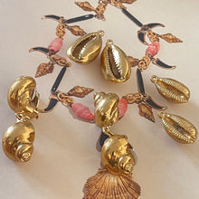 Charger l&#39;image dans la galerie, YSL, clips vintage coquillages avec pendants interchangeables
