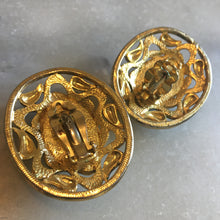 Charger l&#39;image dans la galerie, YSL, grosses boucles d’oreilles vintage couture en métal doré
