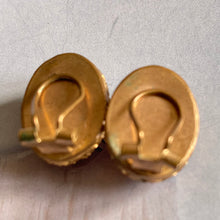 Charger l&#39;image dans la galerie, Jolies boucles clips anciennes avec cabochons en verre de Murano
