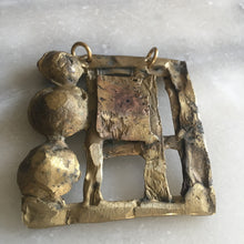 Charger l&#39;image dans la galerie, Christiane Billet pour Christian Lacroix, rare pendentif vintage moderniste en bronze patiné
