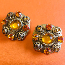 Charger l&#39;image dans la galerie, HENRY, boucles clips en bronze doré, pierres et cabochons oranges
