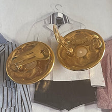 Charger l&#39;image dans la galerie, Chloé, jolies boucles vintage en métal doré et perles en cabochons
