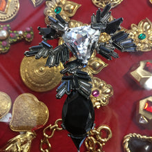 Charger l&#39;image dans la galerie, Christian Lacroix, grosse broche modulable en métal argenté et cristal
