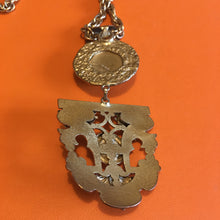 Charger l&#39;image dans la galerie, HENRY, superbe collier sautoir vintage couture en bronze doré et cabochons de verre
