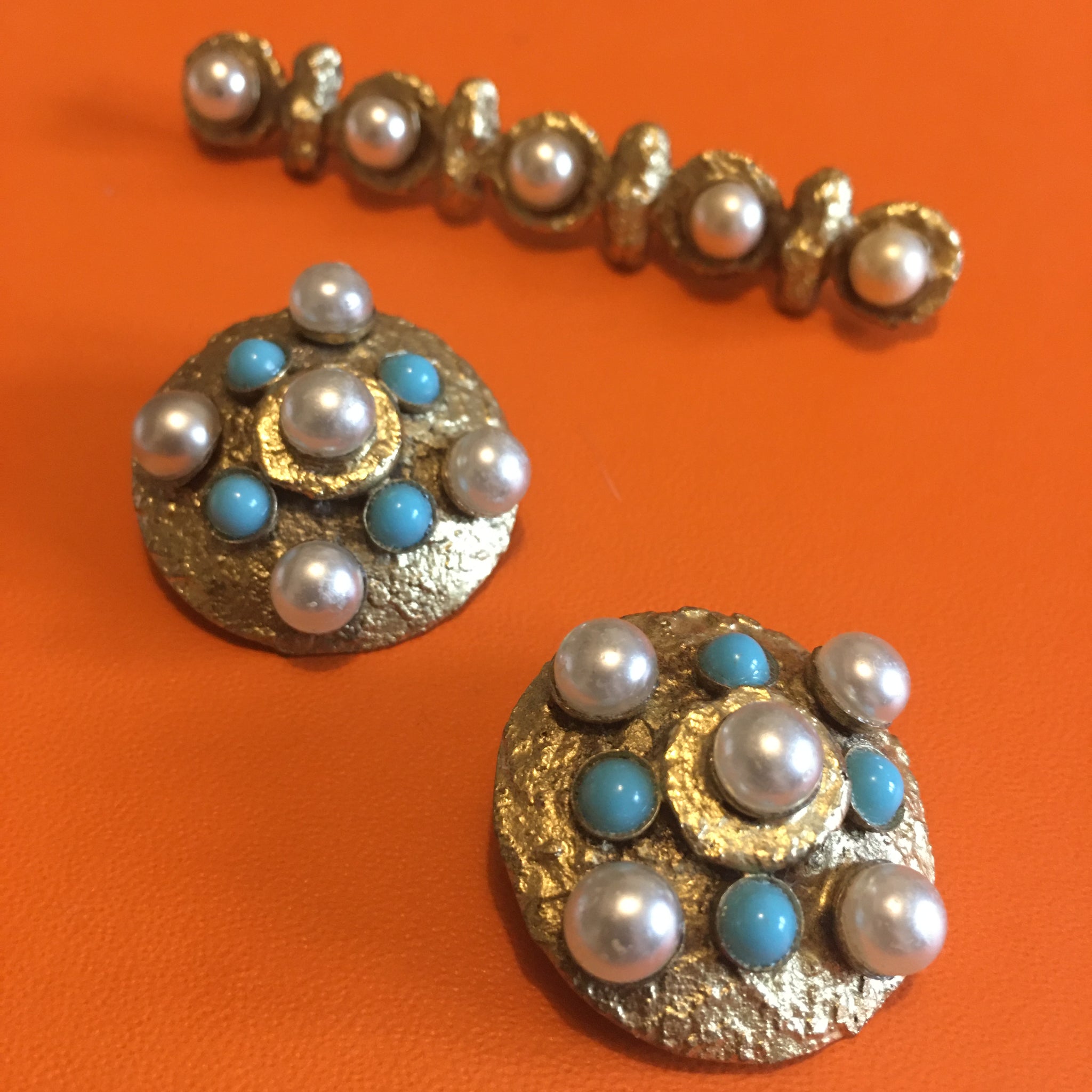 Parure boucle d'oreilles et broche or et perle d'époque Napoléon 3 | Ouaiss Antiquités Parure boucle d'oreilles et broche or et perle d'époque Napoléon 3 | Ouaiss Antiquités